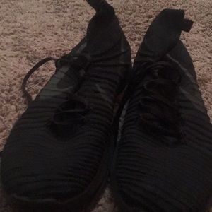 black nike track shoes